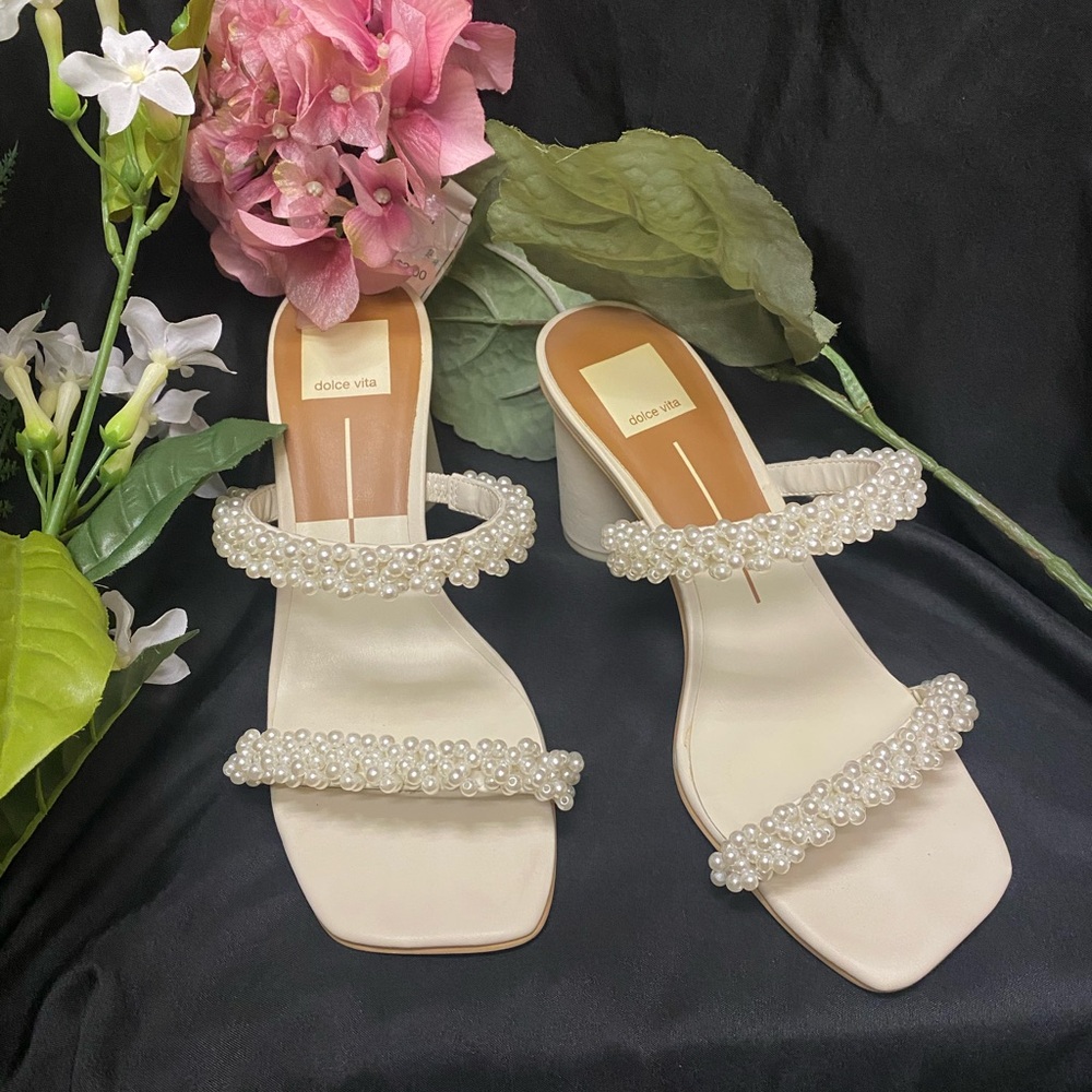 Dolce Vita Pearl Embellished White Heels. Size 7.5